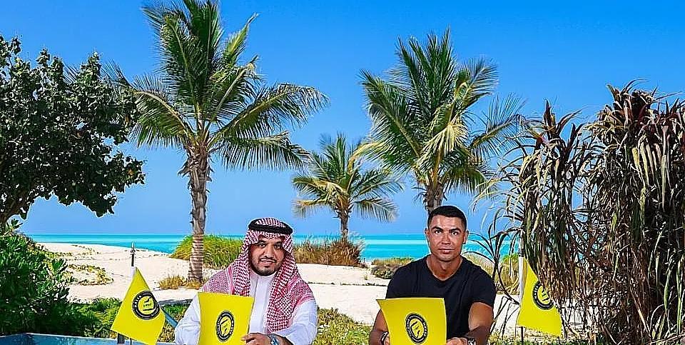 c罗在哪个足球俱乐部：C罗与沙特的利雅得胜利（Al-Nassr）俱乐部达成了新的续约协议